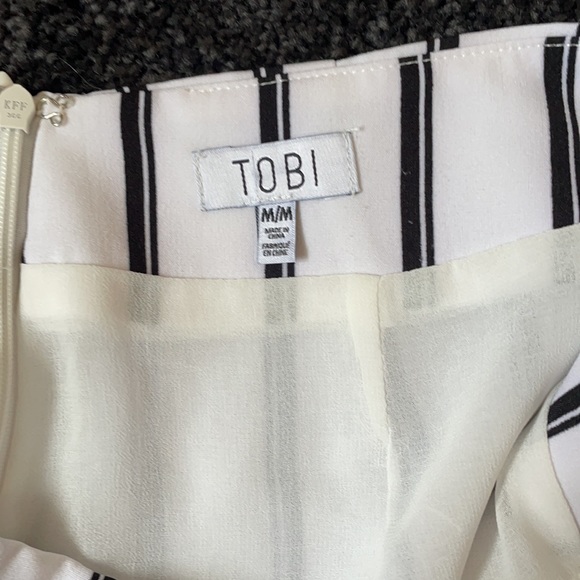 Size small top. Medium bottoms. Two piece set - Picture 4 of 4